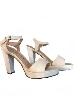 CHINESE LAUNDRY WHITE FAUX LEATHER EMBOSSED PLATFORM HEEL SHOES (9.5)